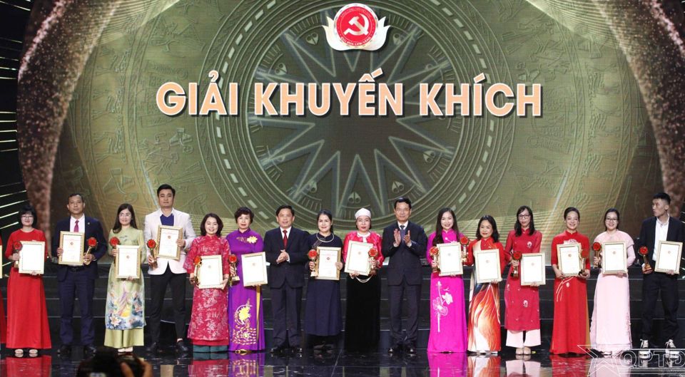 Các tác giả, nhóm tác giả đoạt giải Khuyến khích Búa liềm vàng năm 2023.