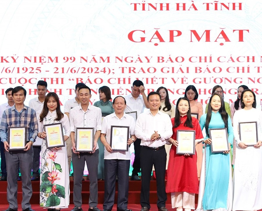 ha tinh gap mat ky niem ngay bao chi cach mang viet nam va trao giai cac cuoc thi hinh 1