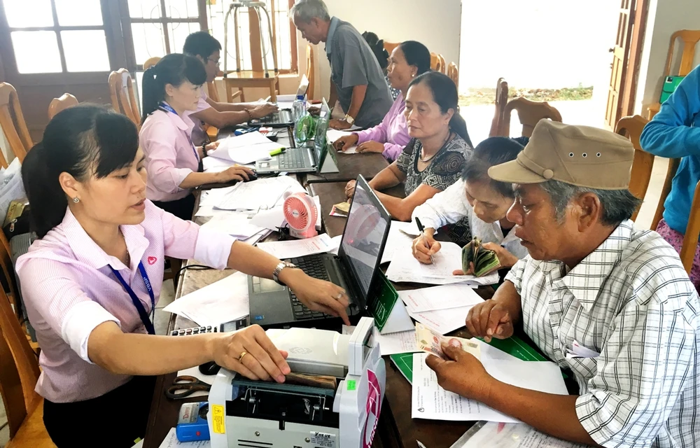 Hai mươi năm làm tín dụng chính sách xã hội bằng cả trái tim ảnh 1