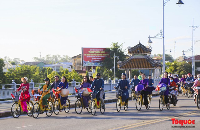 Hàng trăm người tham gia hoạt động "Áo dài với đạp xe vì môi trường" - Ảnh 1.