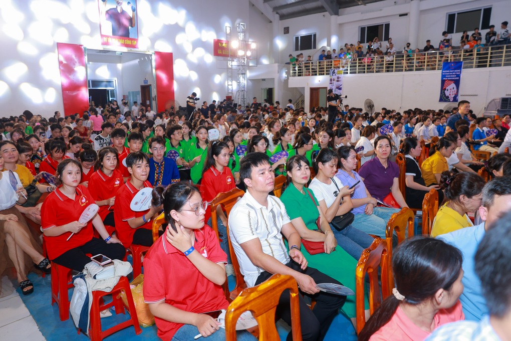 Hoa hậu Hhen Niê đồng hành vì trẻ em trong cuộc chiến chống mua bán người - 1