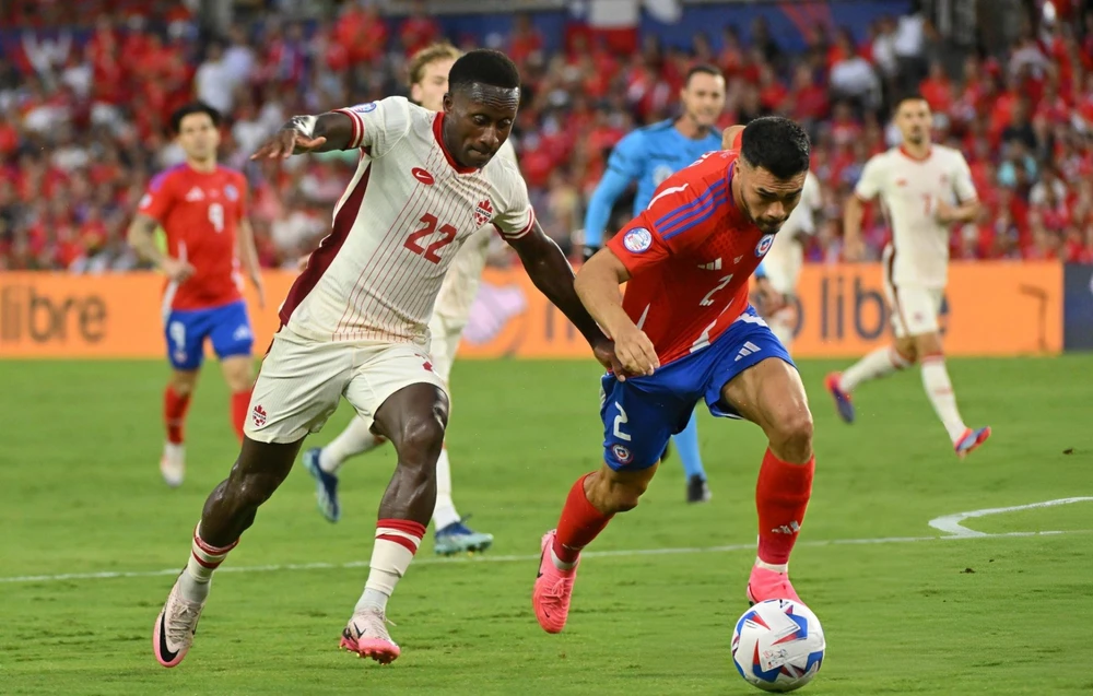 Canada (áo trắng) chia điểm Chile, giành quyền vào tứ kết Copa America 2024. (Nguồn: Getty Images)