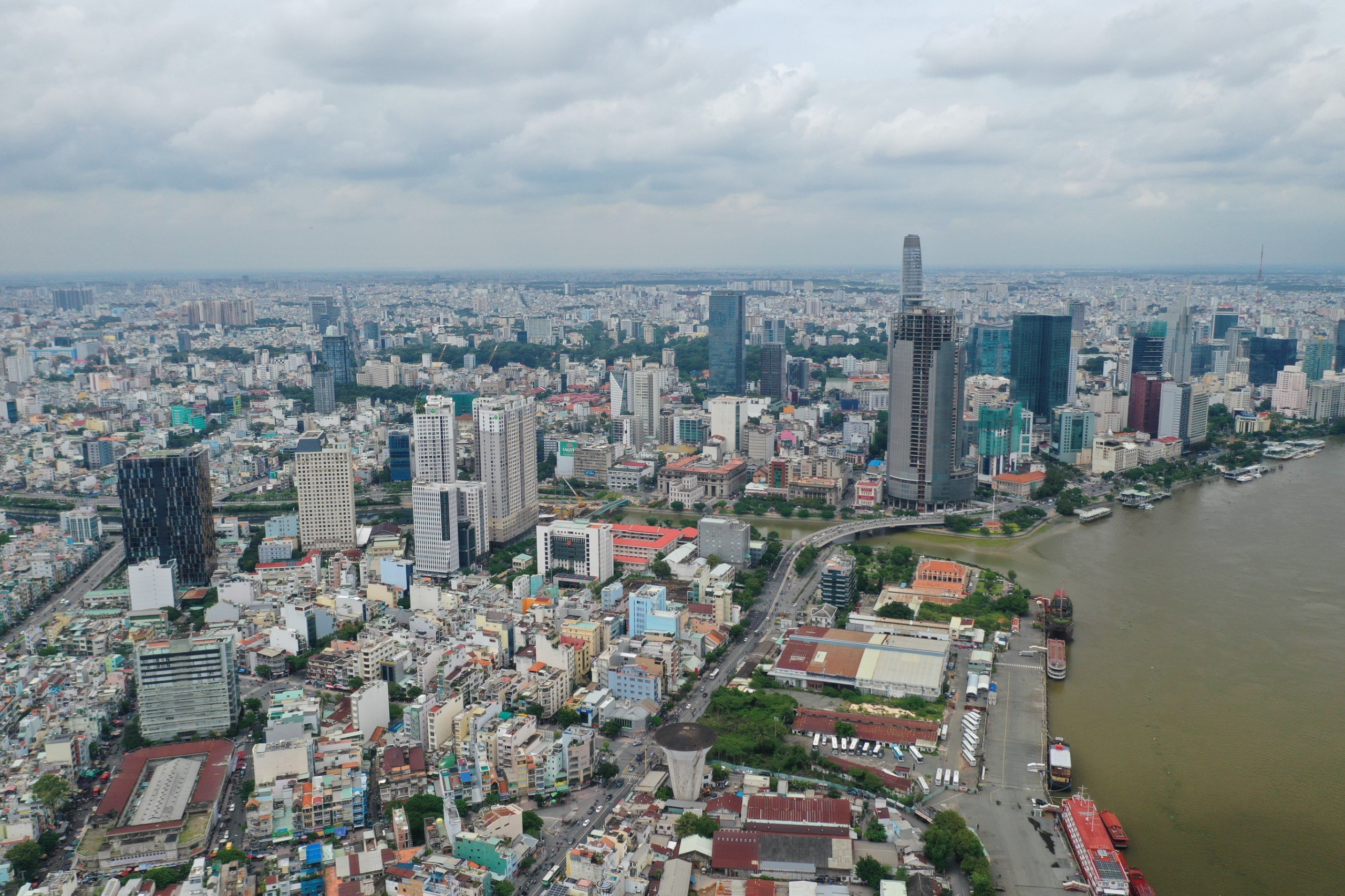 'Khám sức khỏe' doanh nghiệp bất động sản niêm yết- Ảnh 1.