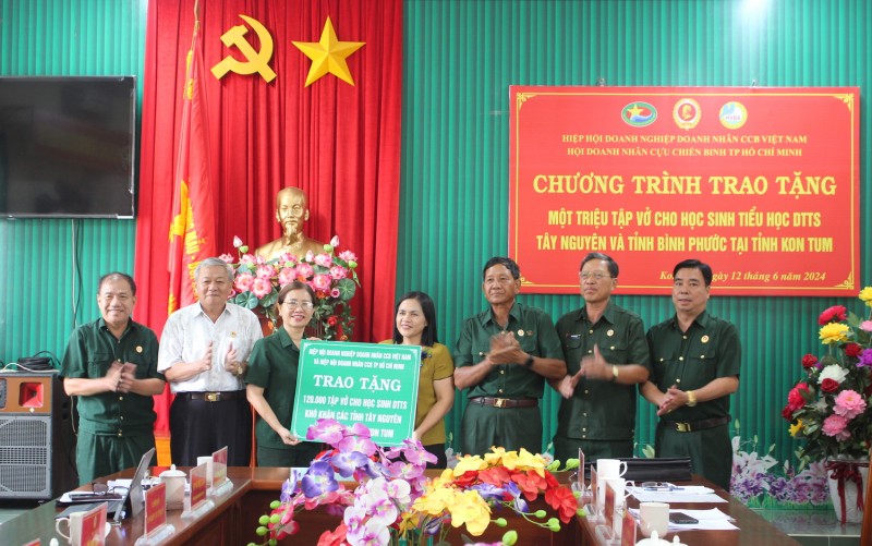 Kon Tum tiếp nhận 120.000 quyển vở dành cho học sinh vùng đồng bào dân tộc thiểu số