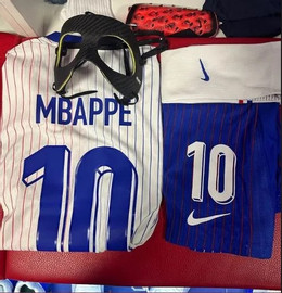 Kylian Mbappé Mat Na.jpg