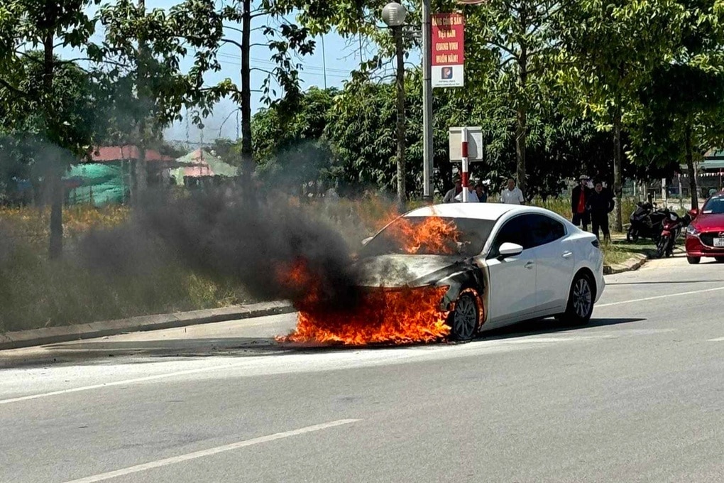 Nguyên nhân bất ngờ vụ Mazda 3 bốc cháy ở Hà Tĩnh - 1