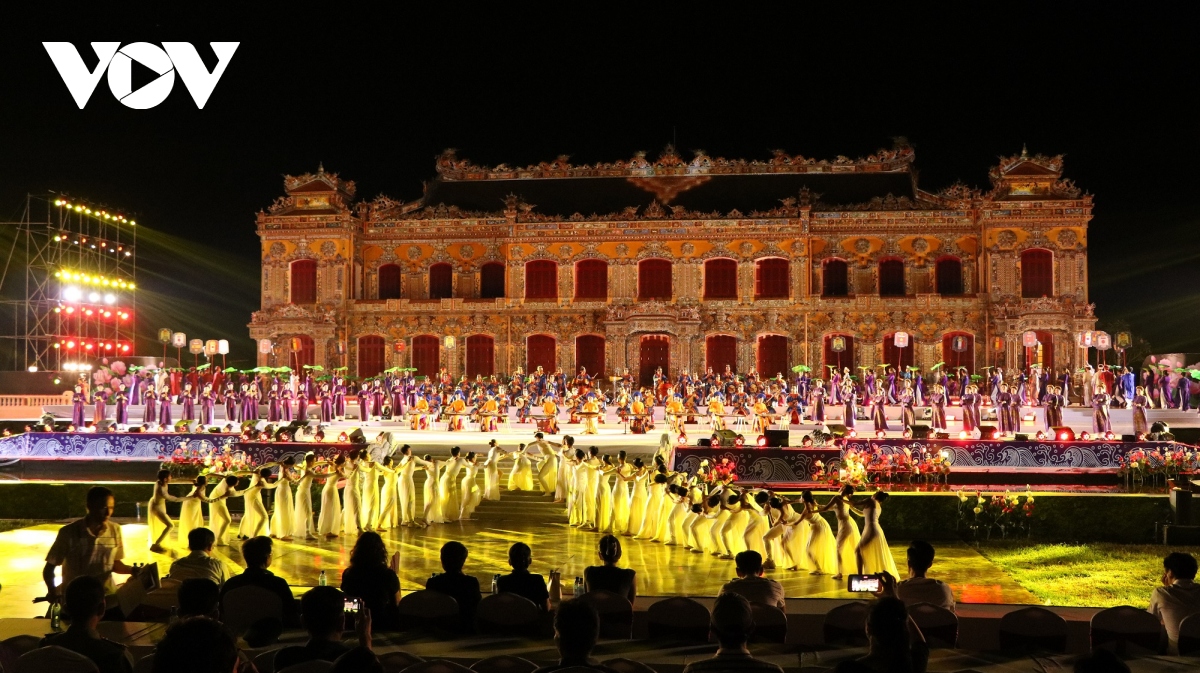 nhieu chuong trinh uu dai don khach dip festival nghe thuat quoc te hue hinh anh 1