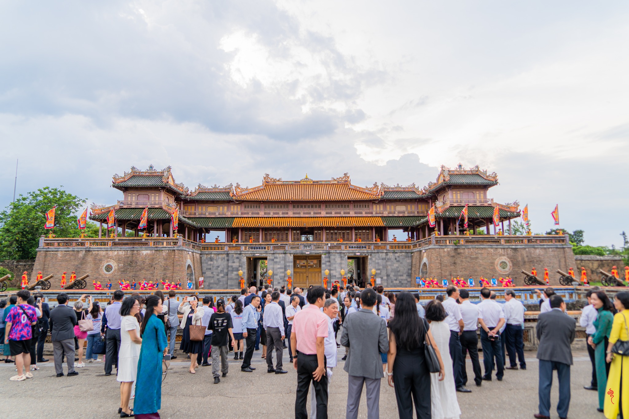 Những hình ảnh và thống kê ấn tượng tại Tuần lễ Festival nghệ thuật Quốc tế Huế 2024 - Ảnh 4.