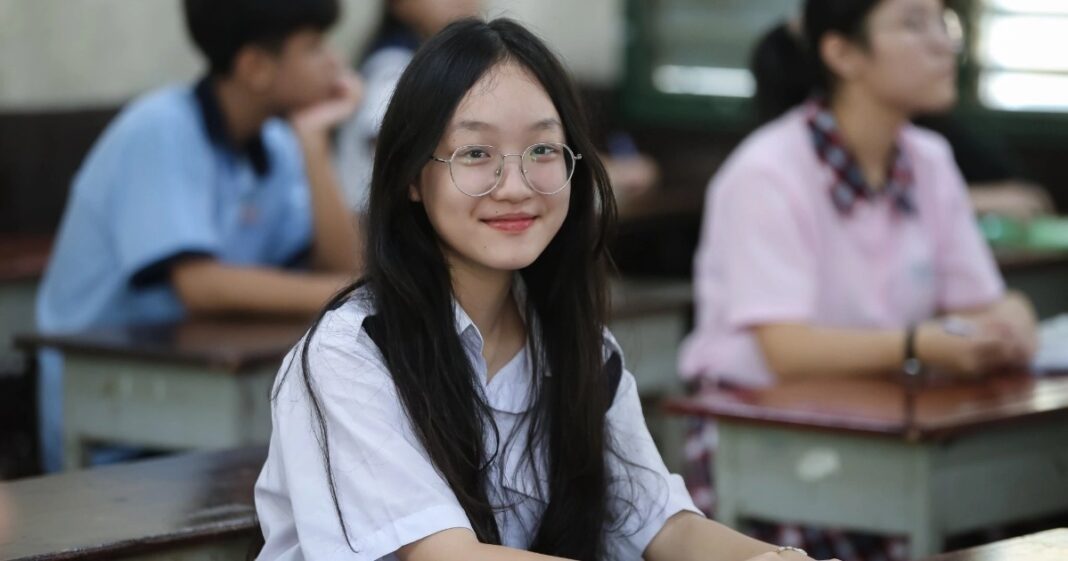 Phổ điểm thi vào lớp 10 ở TPHCM năm 2024: Ngữ văn không có điểm 10