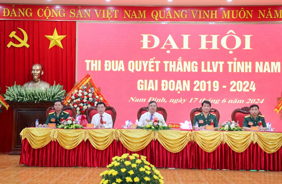 Đoàn Chủ tịch điều hành Đại hội. Ảnh: Viết Dư