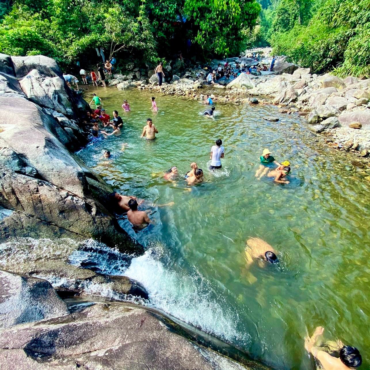 Hoang sơ vẻ đẹp Suối Kẹm - điểm tránh nóng lý tưởng nơi đất chè- Ảnh 1.