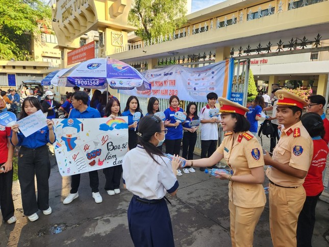 TPHCM điều chỉnh thời lượng đèn giao thông phục vụ vận chuyển đề thi, bài thi tốt nghiệp THPT ảnh 1