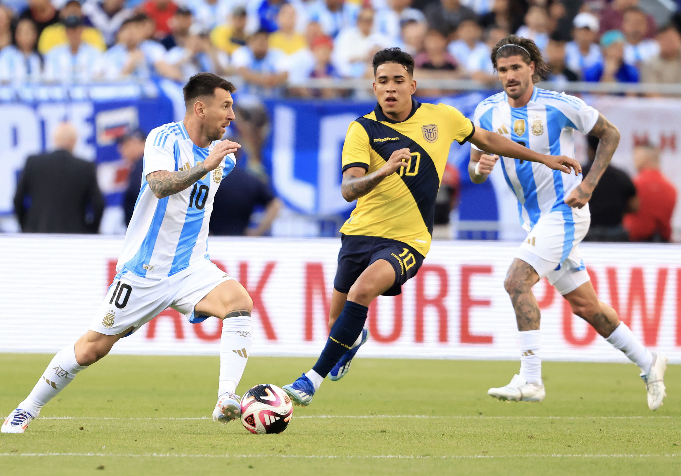 Thêm tài năng 17 tuổi được Messi tặng áo, Copa America tăng phần hấp dẫn- Ảnh 1.