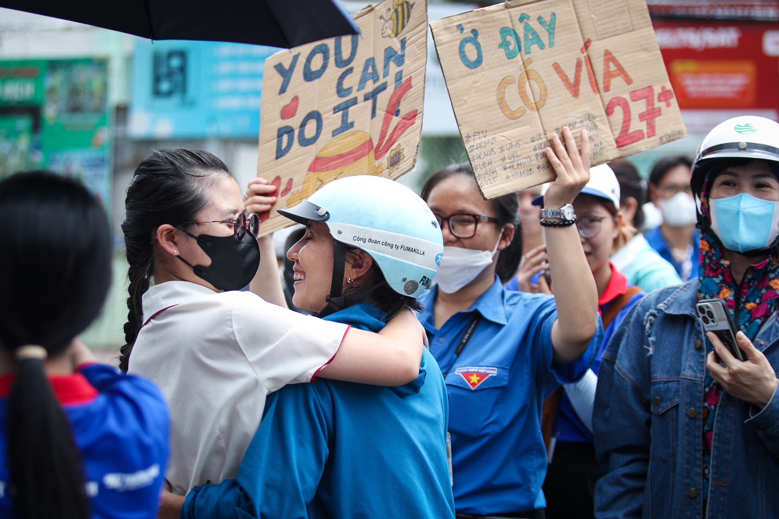 Kết thúc thi tốt nghiệp THPT 2024, phụ huynh nói: 'Thi lớp 10 áp lực hơn nhiều'!- Ảnh 1.