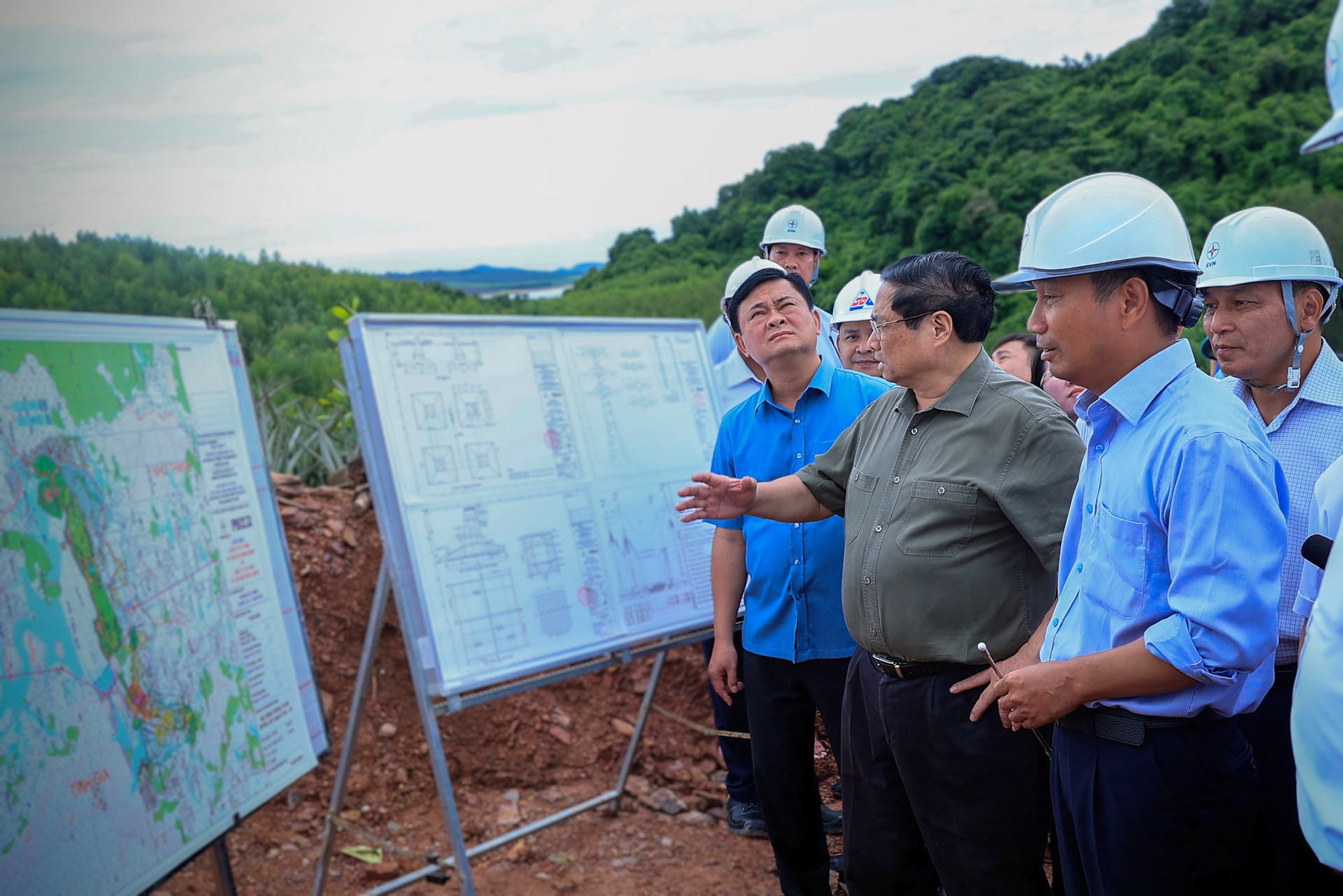 Thủ tướng yêu cầu thi đua 'nước rút, thần tốc' để hoàn thành đường dây 500 kV mạch 3- Ảnh 1.