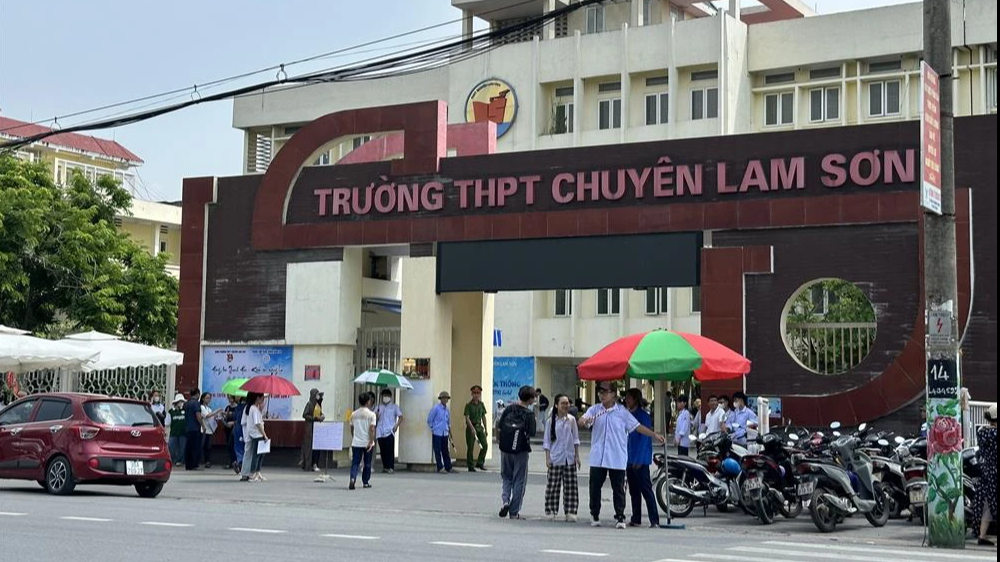 Phúc khảo bài thi vào trường chuyên Lam Sơn: Từ 1 điểm lên 9 điểm- Ảnh 1.