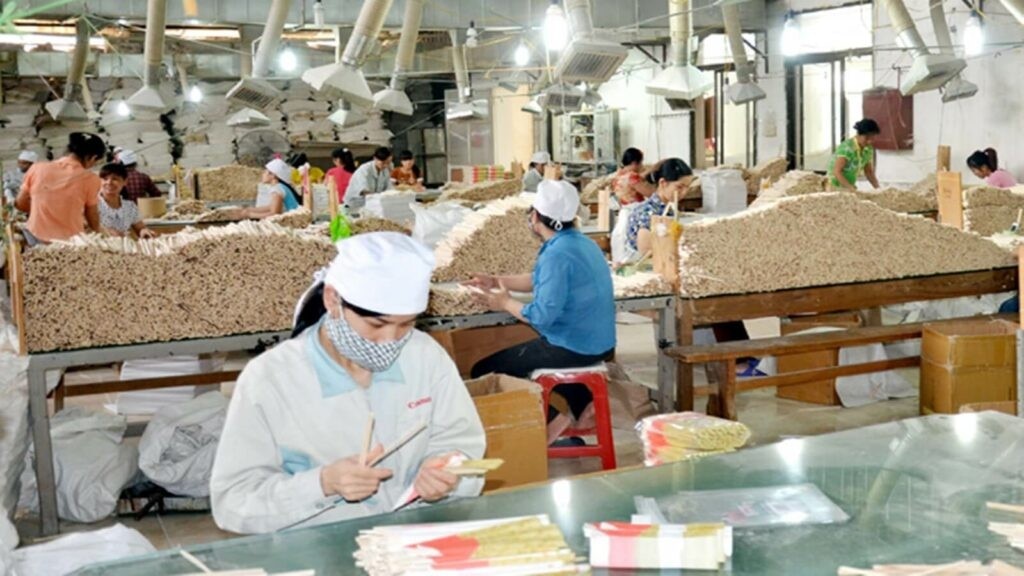 Sản xuất tại cụm công nghiệp An Thịnh, 