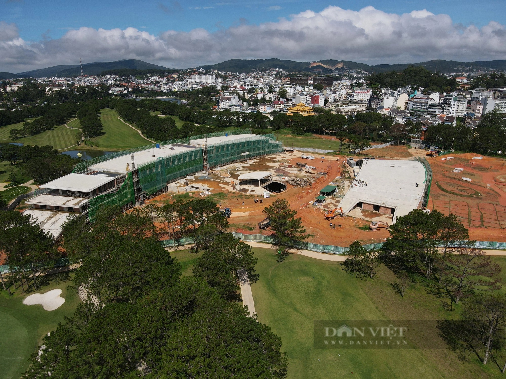 Ảnh ấn tượng tuần: Vi phạm xây dựng trong sân golf Đồi Cù và đêm pháo hoa tuyệt đẹp ở Đà Nẵng- Ảnh 2.