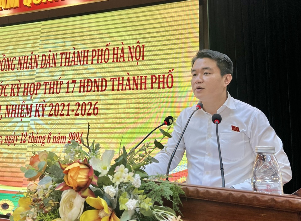 Trưởng ban Pháp chế HĐND TP Hà Nội Duy Hoàng Dương tại buổi tiếp xúc cử tri huyện Hoài Đức chiều 12/6.