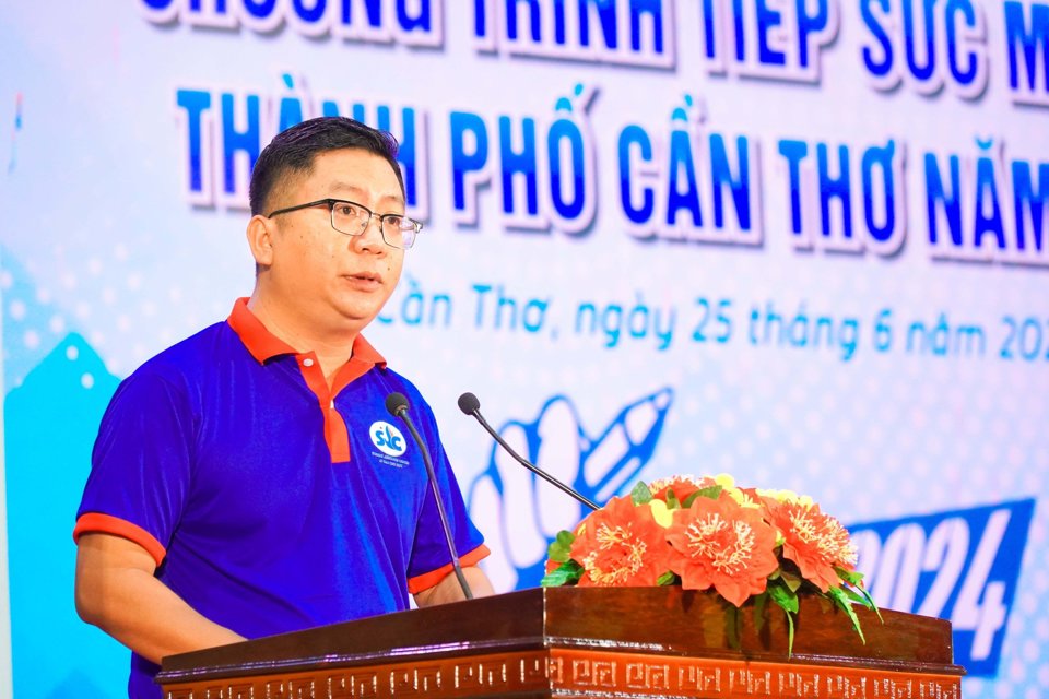 Ông Trần Việt Tuấn, Phó Bí thư Thành đoàn Cần Thơ phát biểu. 