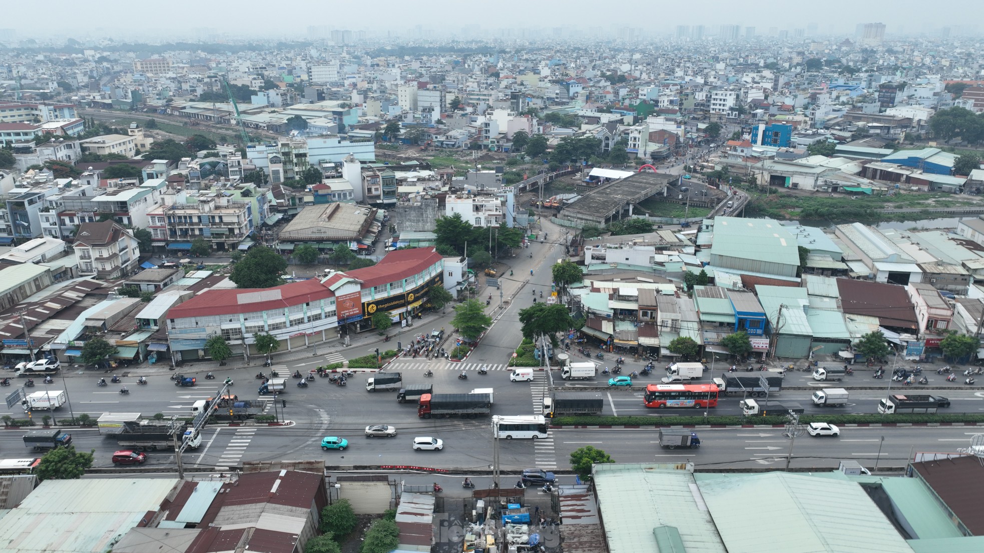 Tái thi công cầu ở cửa ngõ TPHCM sau 5 năm 'đứng hình' ảnh 13