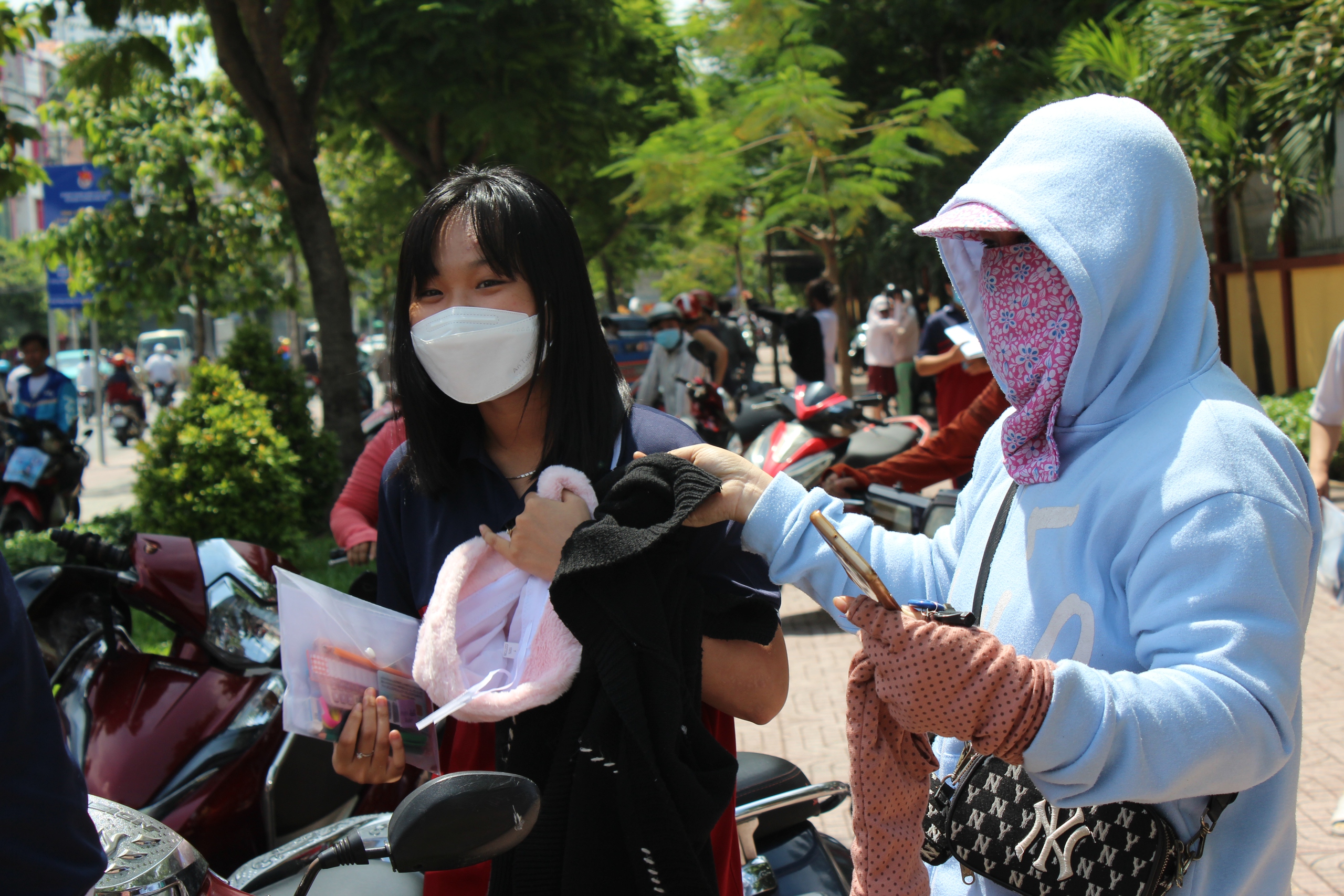 Ngày gia đình Việt Nam: Mẹ học lớp 3 mong con vào ĐH, một đời bình an- Ảnh 12.