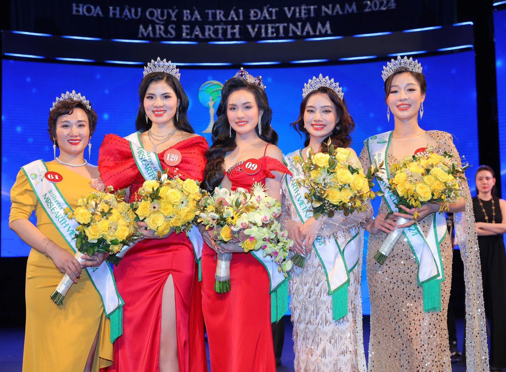 Cựu Giám đốc ngân hàng vừa đăng quang Mrs Earth Vietnam 2024 là ai?- Ảnh 3.