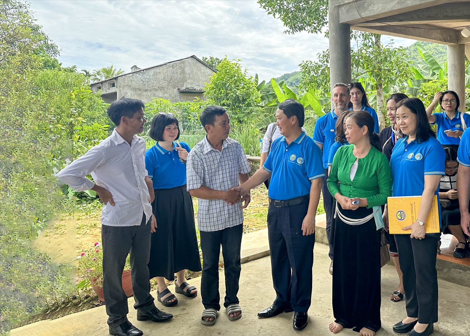 Bộ trưởng, Chủ nhiệm Uỷ ban Dân tộc Hầu A Lềnh thăm hỏi, động viên đồng bào DTTS