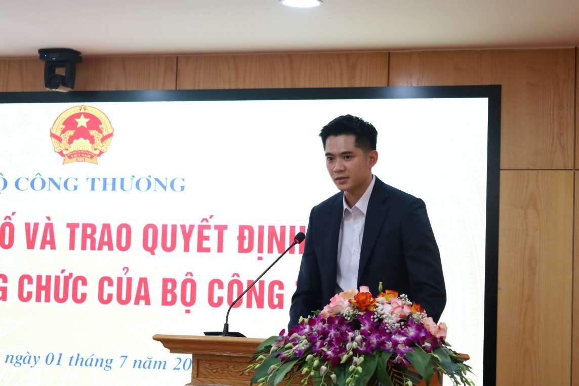 Bộ Công Thương trao quyết định tuyển dụng 83 công chức năm 2024