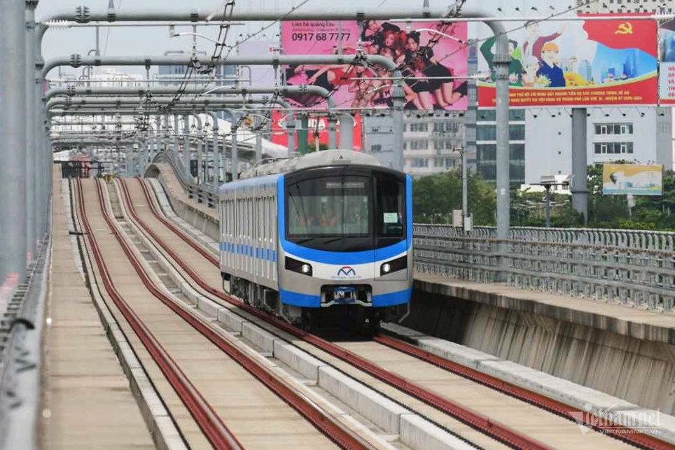 Bí thư TPHCM: Gần 20 năm chưa xong tuyến metro số 1 là 'không thể chấp nhận'