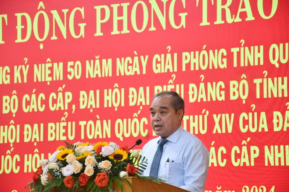 Phó Chủ tịch Thường trực UBND tỉnh Quảng Ngãi Trần Hoàng Tuấn phát động thi đua.