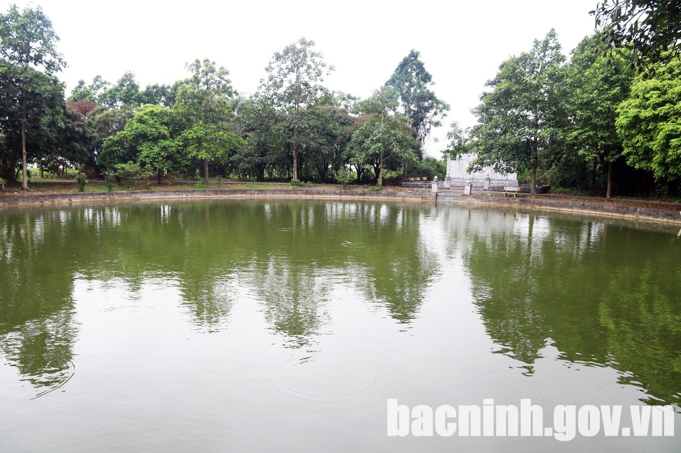 Cách đền Đô ở Bắc Ninh 2km là lăng vua Lý Thái Tổ, có ao bán nguyệt, cạnh đồng lúa, xưa là khu rừng- Ảnh 3.