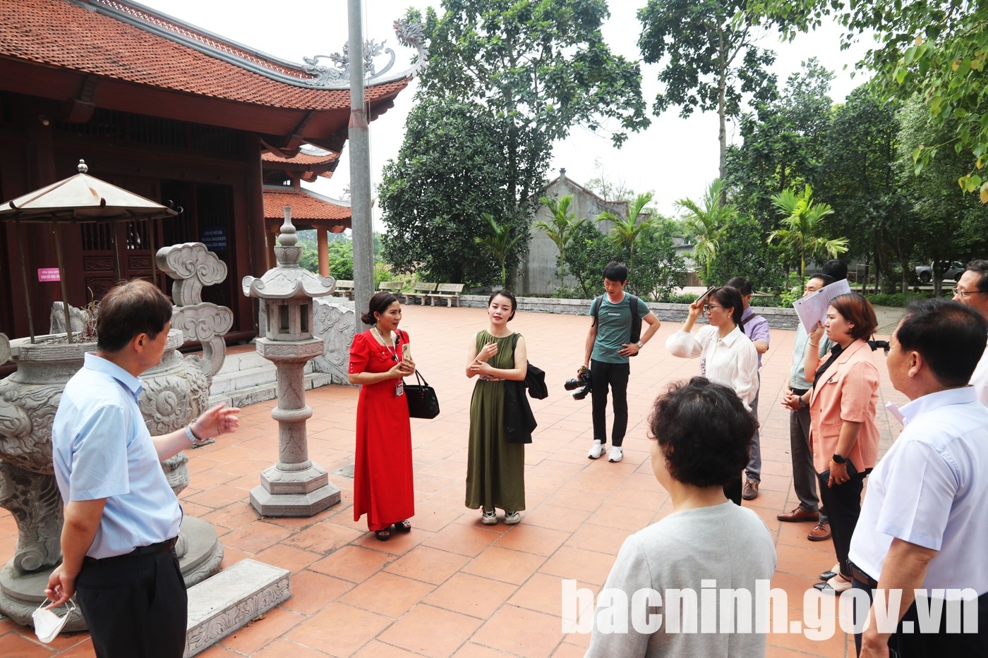 Cách đền Đô ở Bắc Ninh 2km là lăng vua Lý Thái Tổ, có ao bán nguyệt, cạnh đồng lúa, xưa là khu rừng- Ảnh 15.