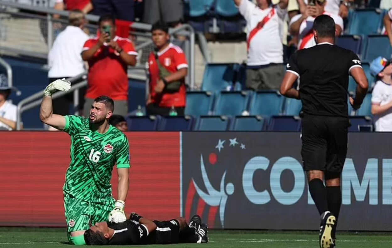 Copa America 2024: Trọng tài biên ngất xỉu, thủ môn đội Canada thành người hùng- Ảnh 4.