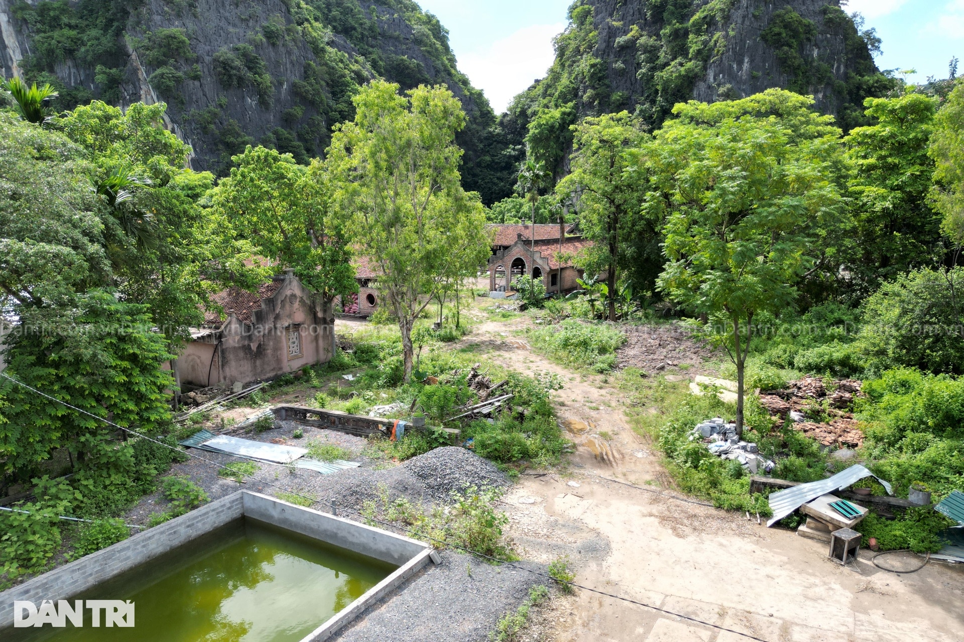 Cảnh hoang tàn trong Làng Việt cổ nổi tiếng ở Ninh Bình - 2