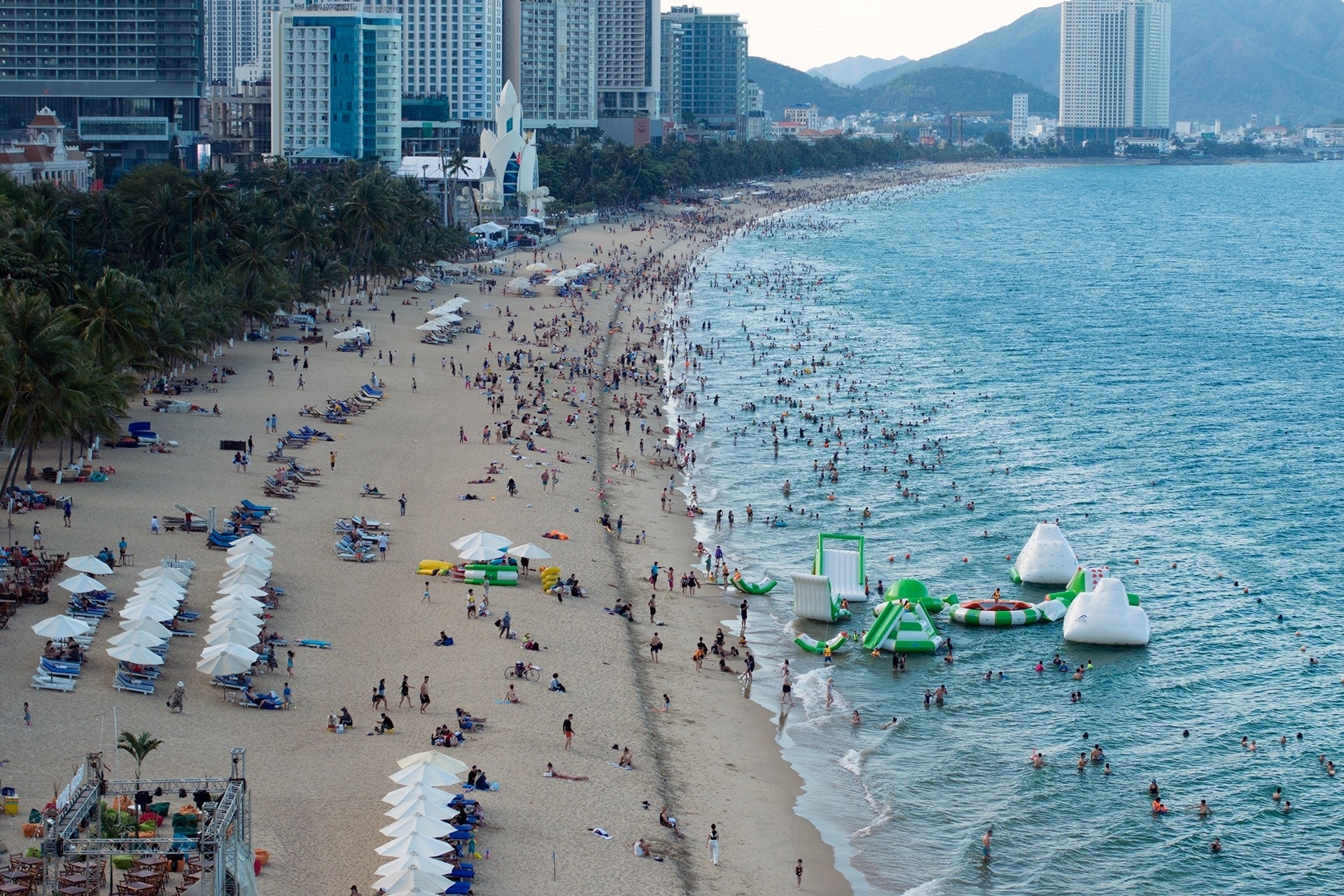 Acelerando tras la Covid-19, Khanh Hoa continúa creciendo espectacularmente