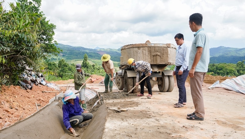 (Bài CĐ): Những miền “đất khó” ở Quảng Trị chuyển mình: Đường về bản, mở lối cho đồng bào vươn lên thoát nghèo (Bài 3) 2