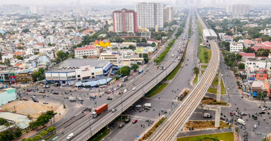 Cấm xe tải trên 5 tấn qua cầu vượt thép cửa ngõ TPHCM để làm metro số 1
