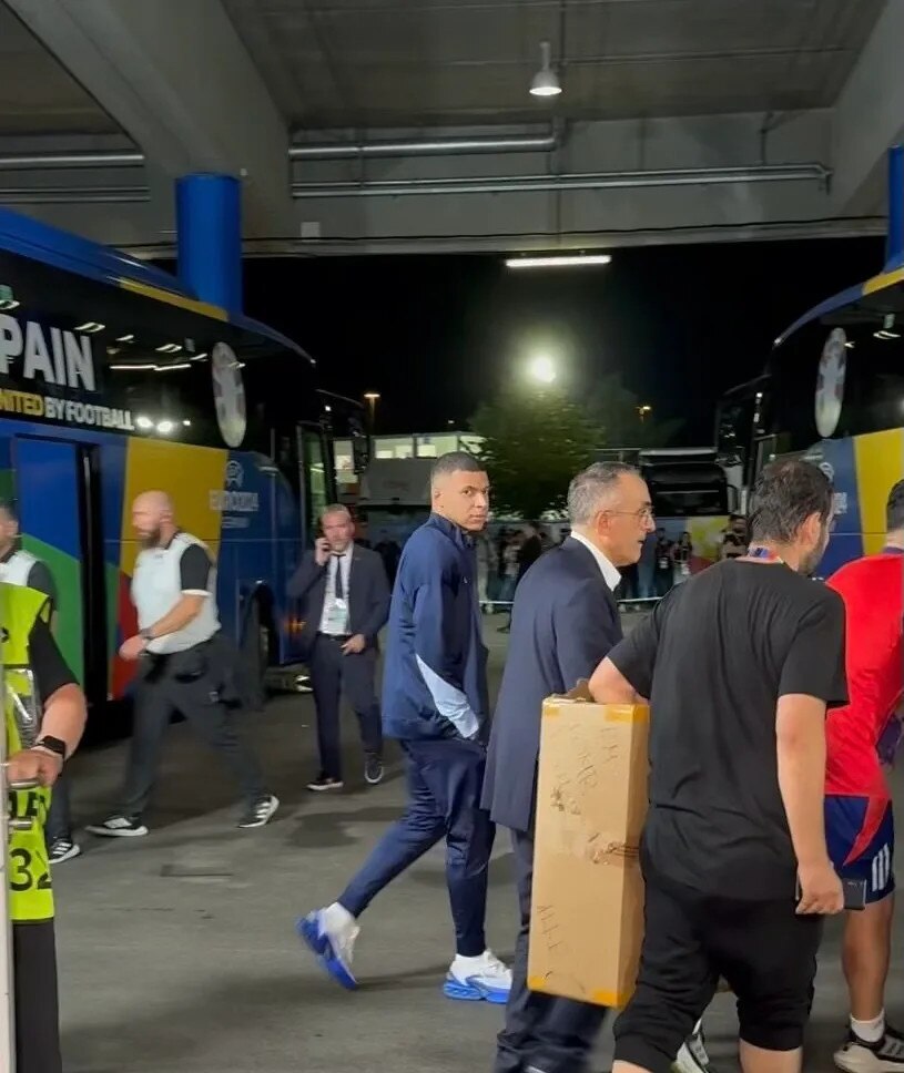 Hậu bán kết Tây Ban Nha - Pháp: Mbappe 'trốn' nhận thư tình, Yamal quẩy tưng bừng- Ảnh 4.