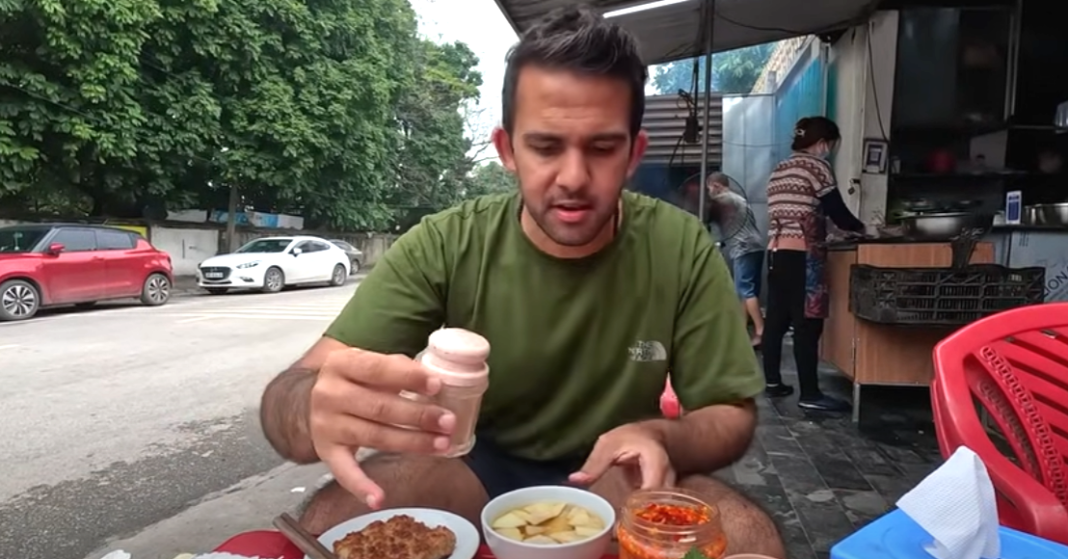 Khách Tây mê món bún đặc biệt ở Ninh Bình, gọi thêm để ăn ‘cho bõ thèm’