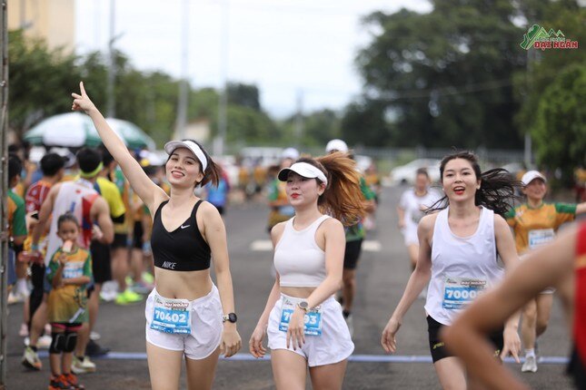 Thanh niên Đắk Lắk đua tranh ‘Bước chân đại ngàn’ ảnh 5