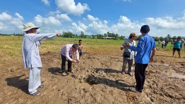 Làm rõ giếng khoan giữa đồng sôi ùng ục, đốt là cháy ảnh 2