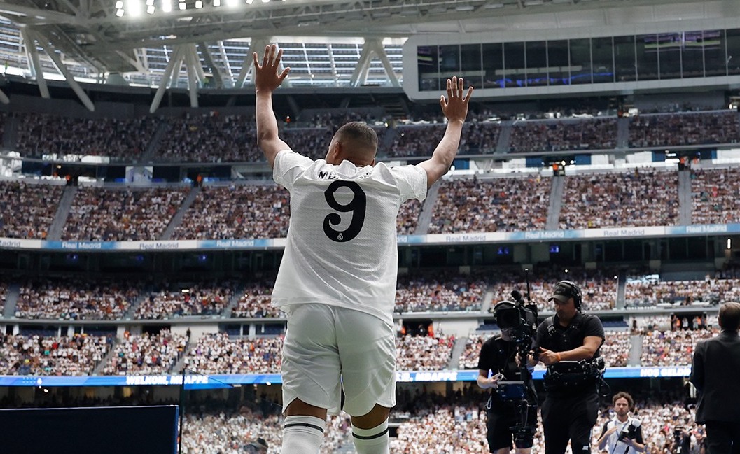 Mbappe giúp Real Madrid 'cháy hàng' áo đấu, muốn ôm thần tượng Ronaldo- Ảnh 2.