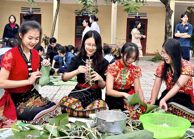 Nữ thủ khoa dân tộc Thái hăng hái hoạt động Đoàn, tích cực vì cuộc sống cộng đồng ảnh 4