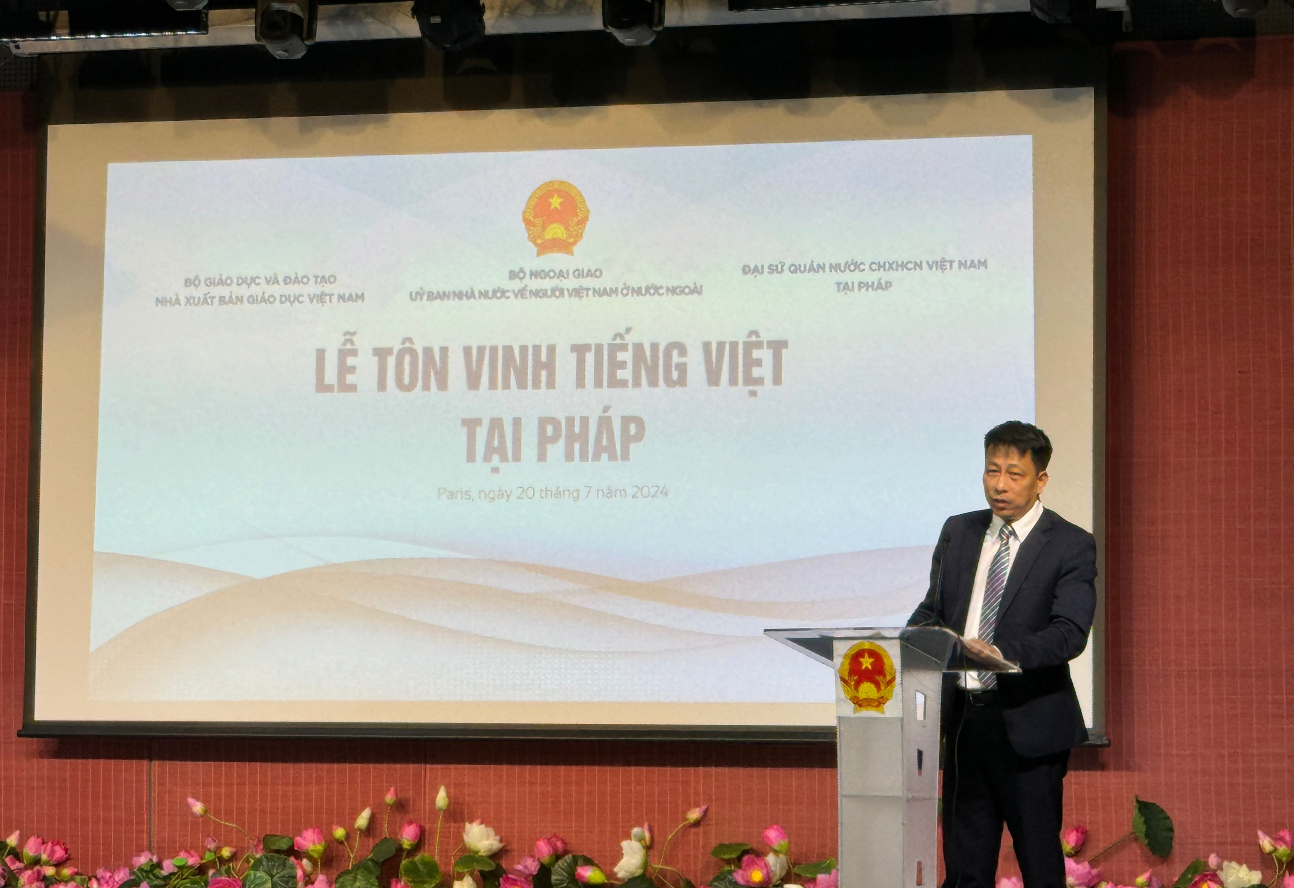 Khai trương Tủ sách tiếng Việt phục vụ cộng đồng năm 2024 tại Pháp- Ảnh 4.