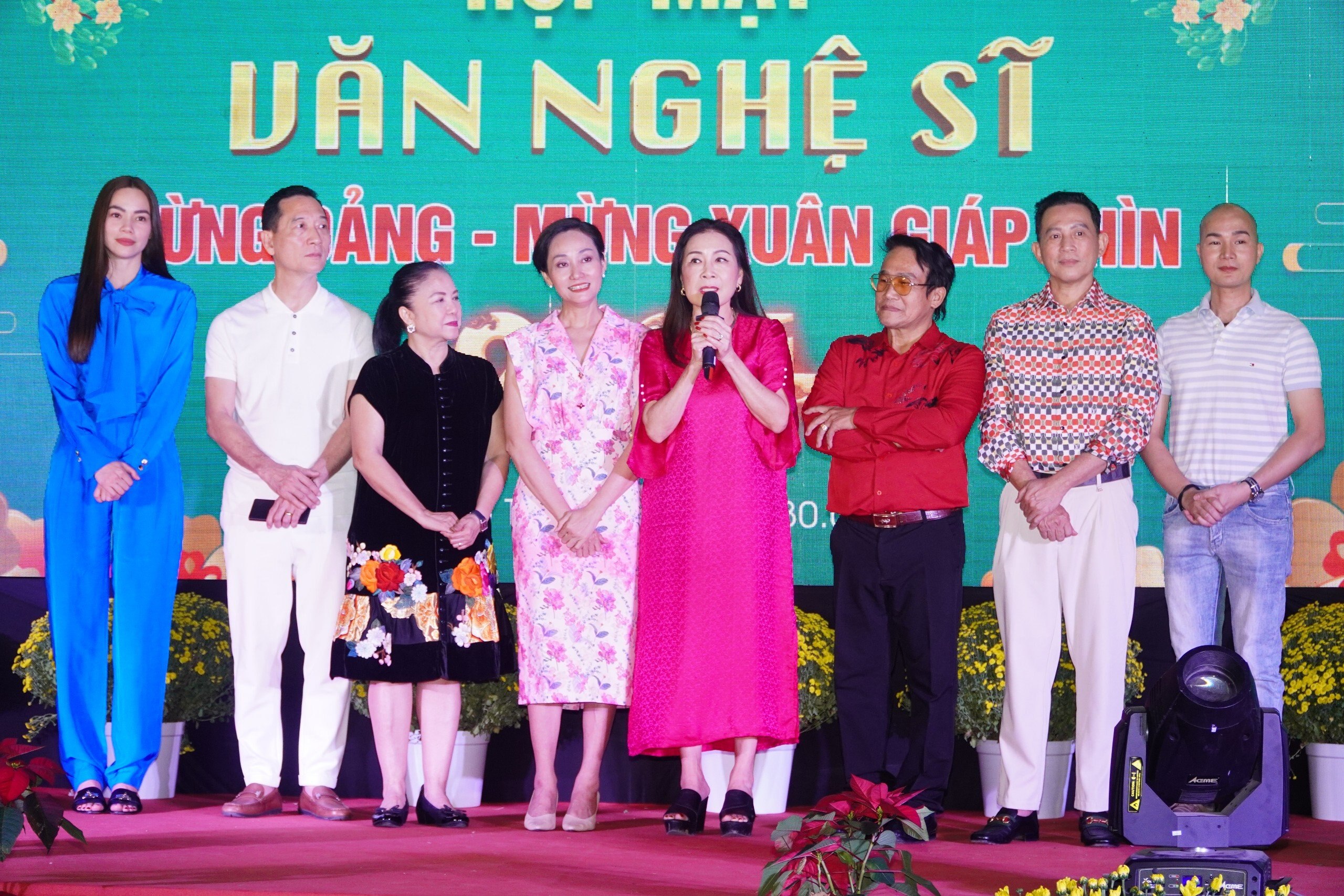 NSND Kim Xuân, NSƯT Hạnh Thúy, Hồ Ngọc Hà… tụ hội!- Ảnh 9.