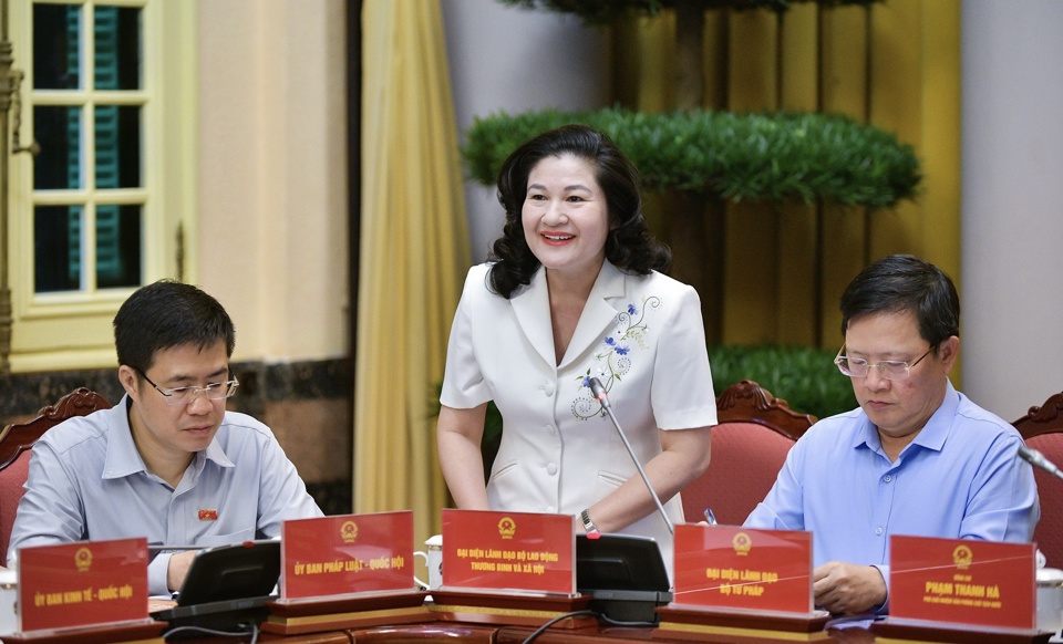 Thứ trưởng Bộ Lao động Thương Binh & xã hội Nguyễn Thị Hà thông tin về Luật Bảo hiểm xã hội