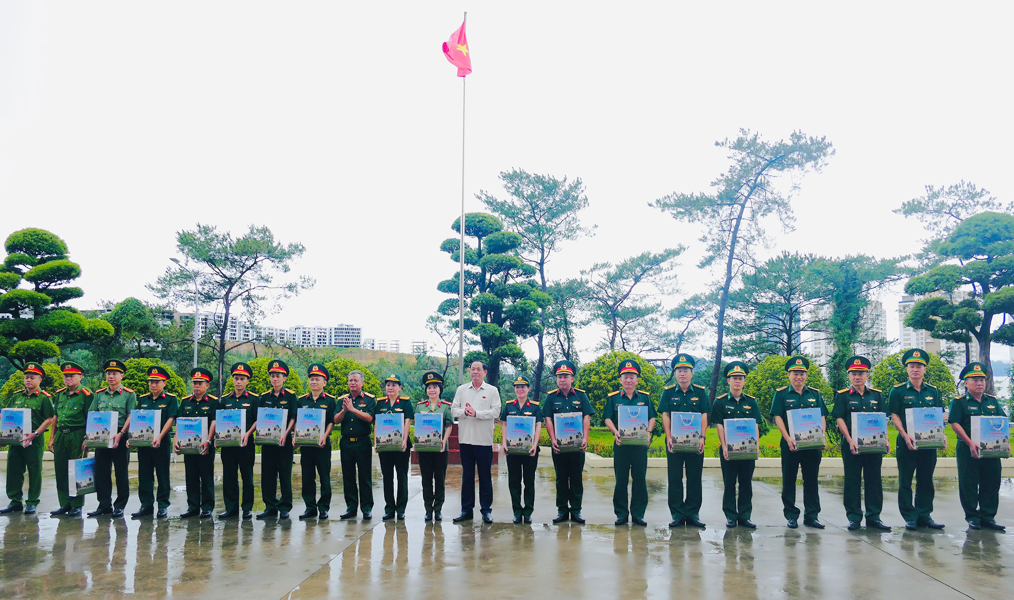 Phó Chủ tịch Quốc hội, Thượng tướng Trần Quang Phương làm việc với Ban Chỉ đạo Phòng không nhân dân tỉnh Quảng Ninh -0