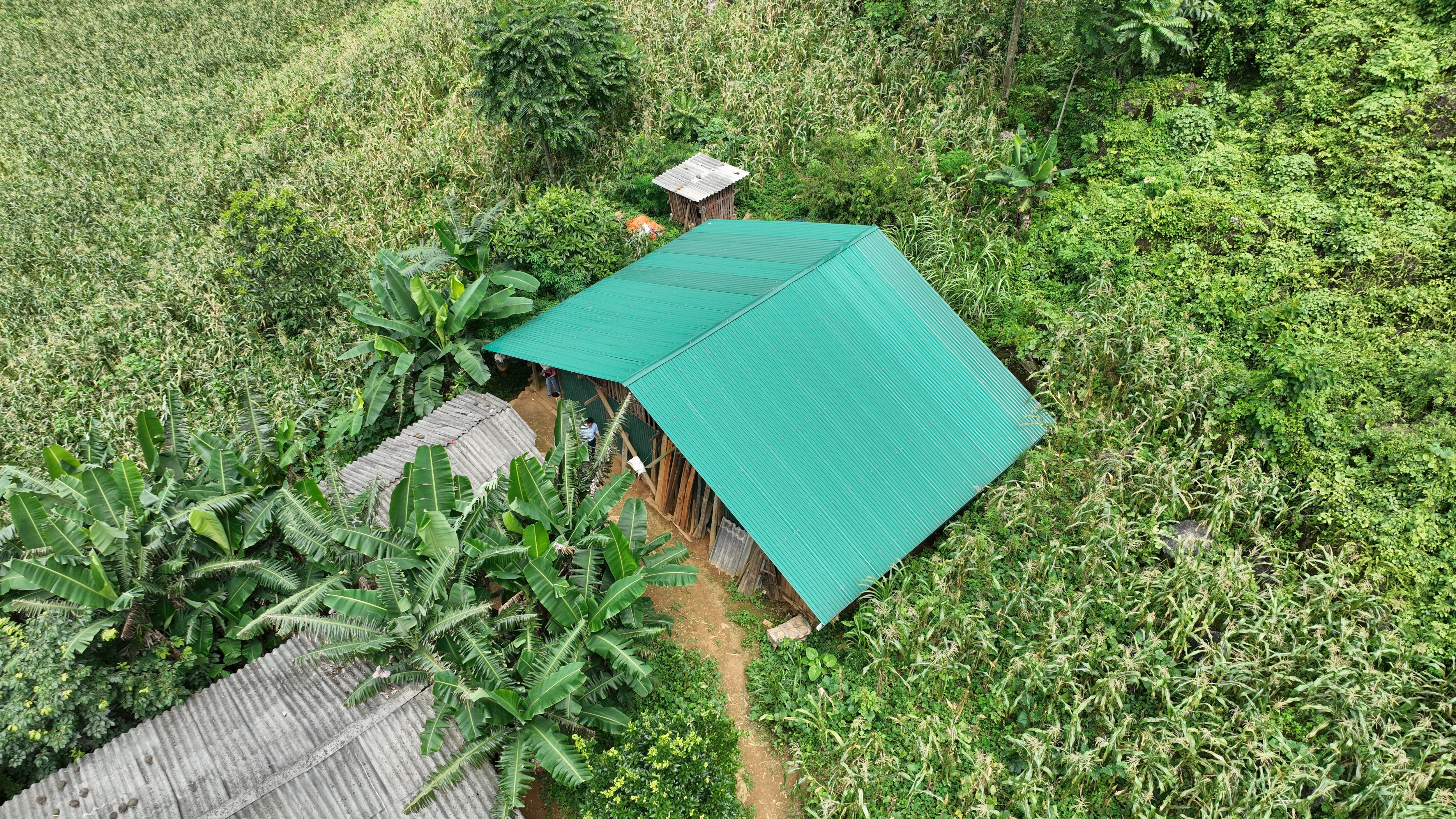 Với sự hỗ trợ của chính quyền và nhà hảo tâm, gia đình anh Lý Văn Nó (dân tộc Mông, ở xóm Sỹ Điêng, xã Thượng Thôn, huyện Hà Quảng, tỉnh Cao Bằng) có nhà mới vững chãi. (Ảnh: Đức Yên)