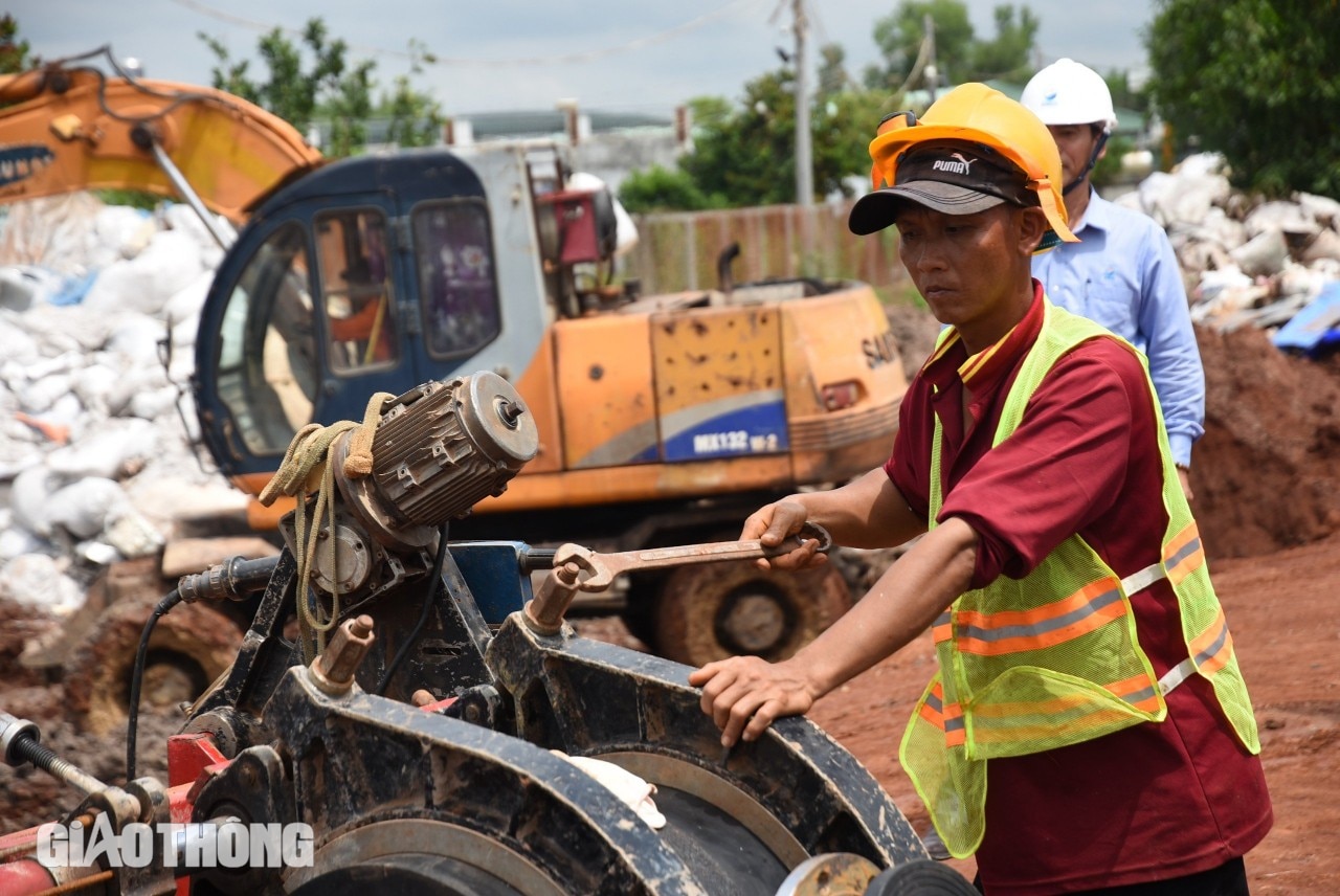 Lắp đường ống dài gần 6km đưa nước sạch vào sân bay Long Thành- Ảnh 4.